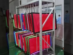 Monitor touch screen curvo da 32 pollici